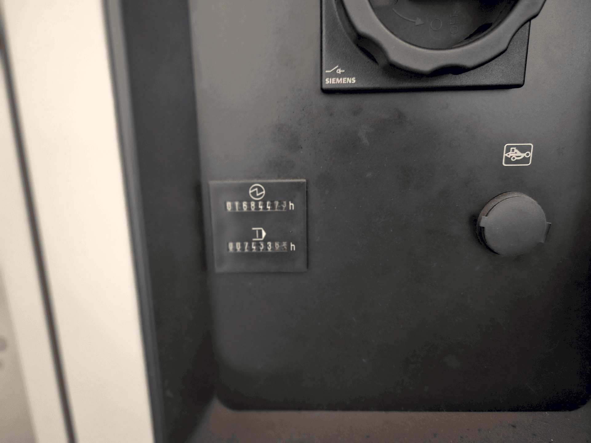 Вертикально-фрезерный станок с ЧПУ DMG MORI CMX 1100 V-ID17040