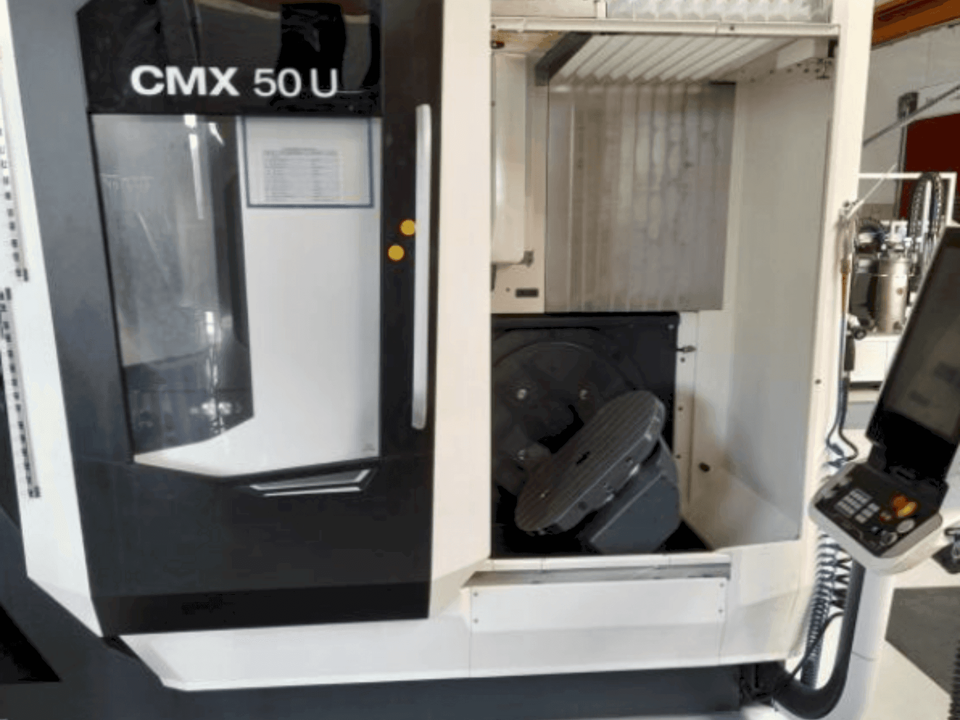 Вертикально-фрезерный станок с ЧПУ DMG MORI CMX 50 U-ID17041