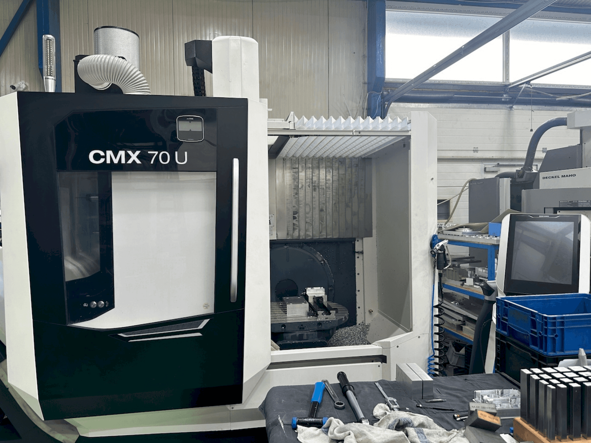 Вертикально-фрезерный станок с ЧПУ DMG MORI CMX 70 U-ID17032