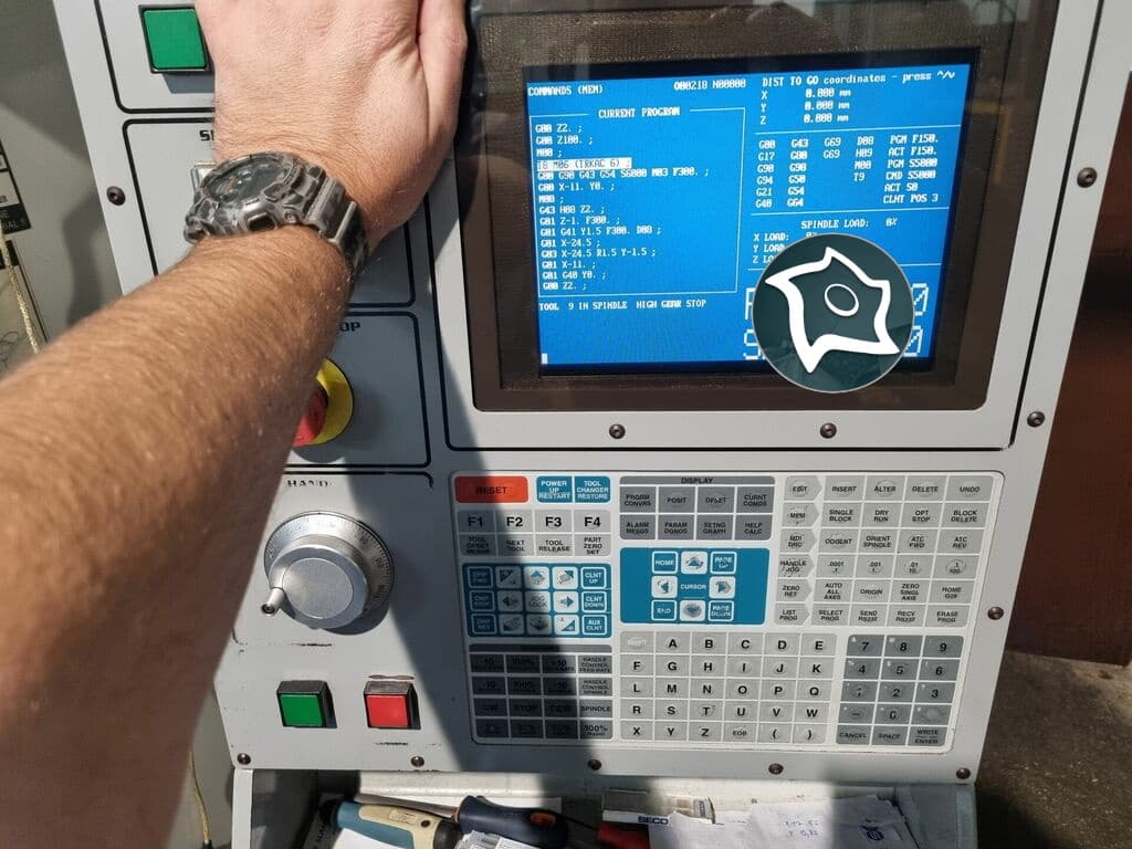 Вертикально-фрезерный станок с ЧПУ HAAS VF-1-ID16687