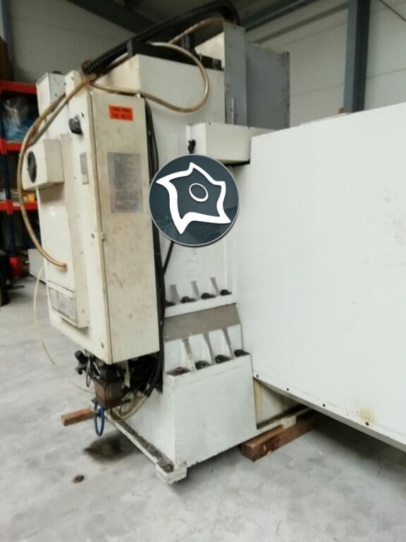 Вертикально-фрезерный станок с ЧПУ HAAS VF 3-ID15764