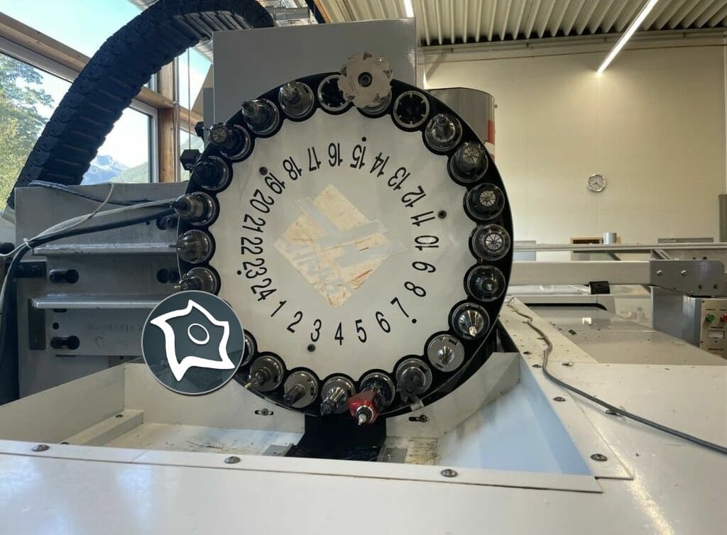 Вертикально-фрезерный станок с ЧПУ HAAS VF 3-ID15792