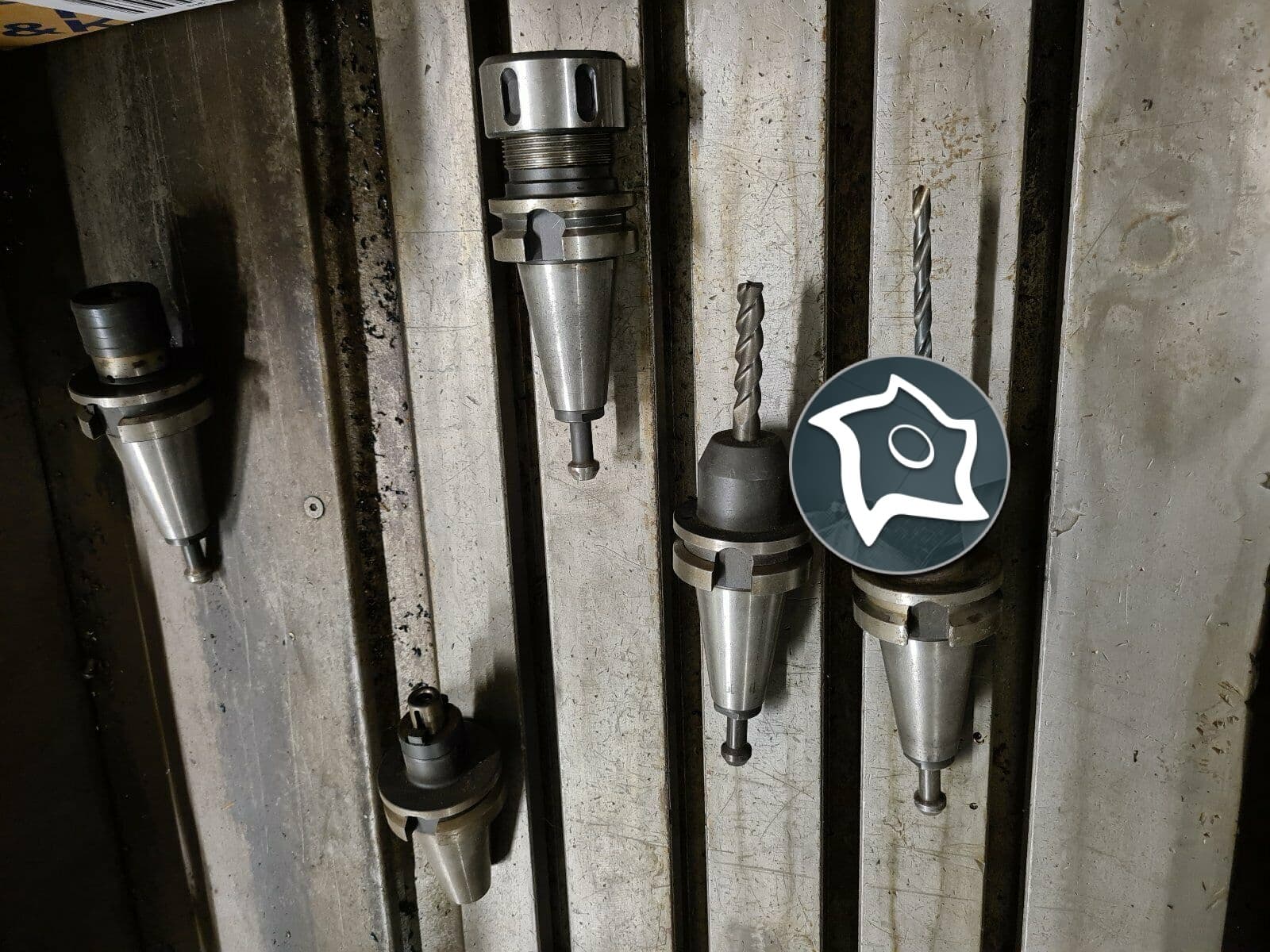 Вертикально-фрезерный станок с ЧПУ Hamai 3VA-ID13225