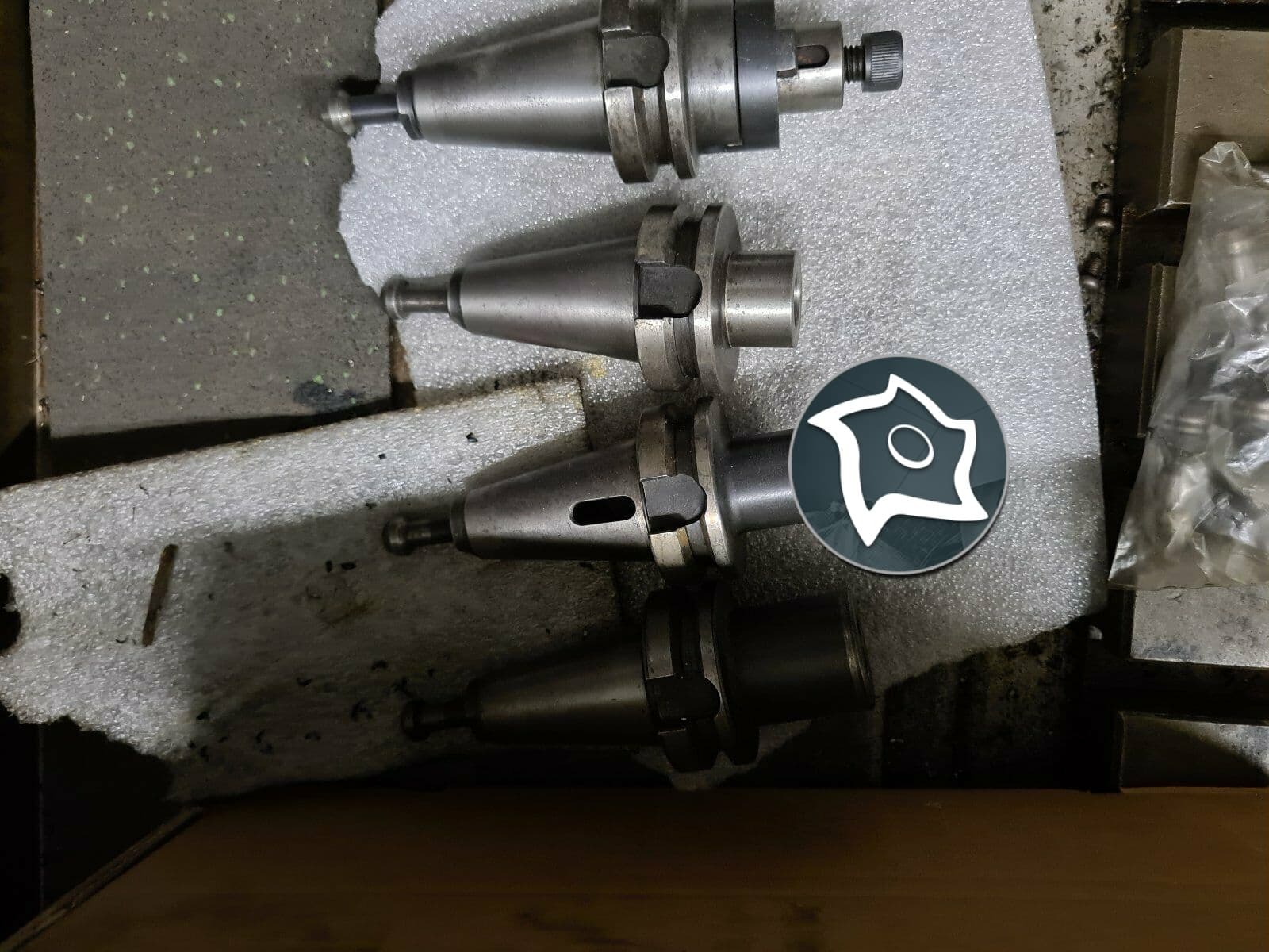 Вертикально-фрезерный станок с ЧПУ Hamai 3VA-ID13225