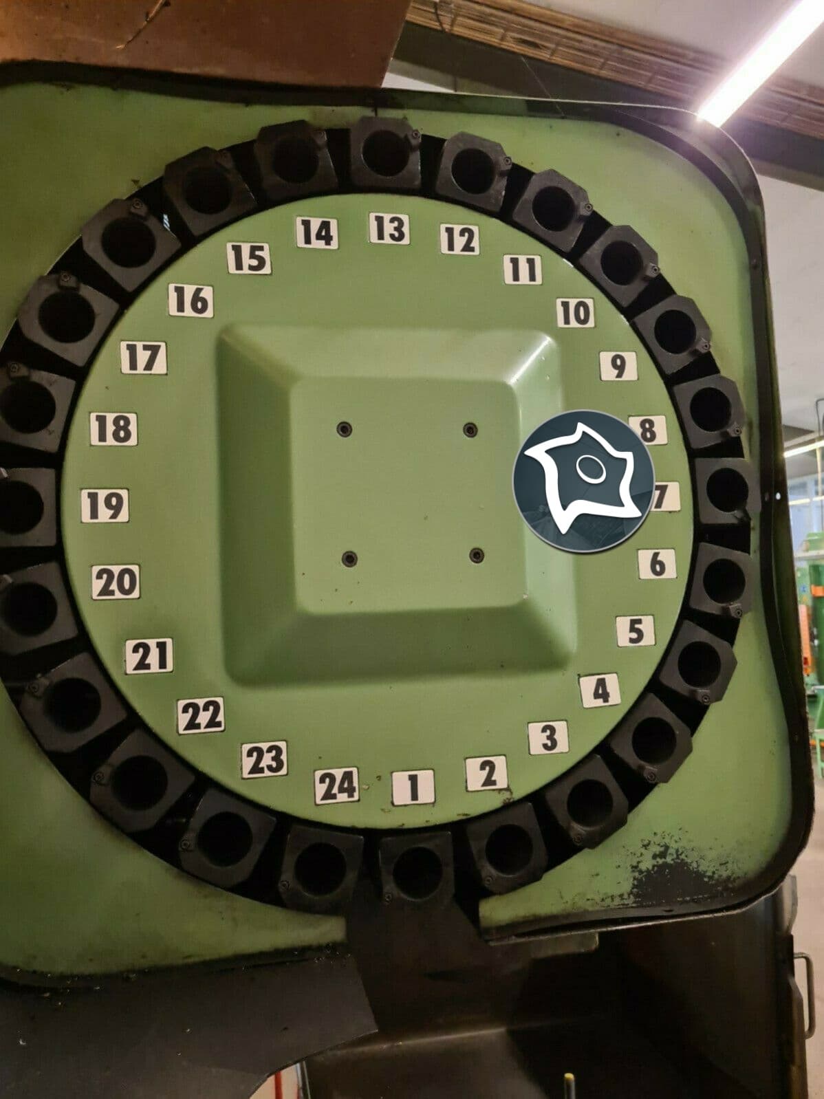 Вертикально-фрезерный станок с ЧПУ Hamai 3VA-ID13225