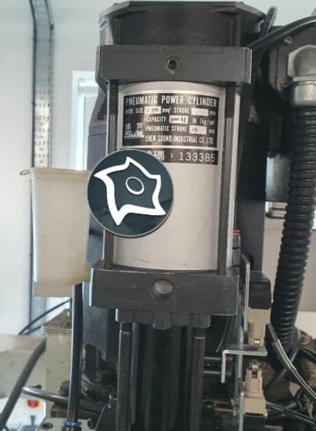 Вертикально-фрезерный станок с ЧПУ Macro Micro Tech Compac 500-ID16551