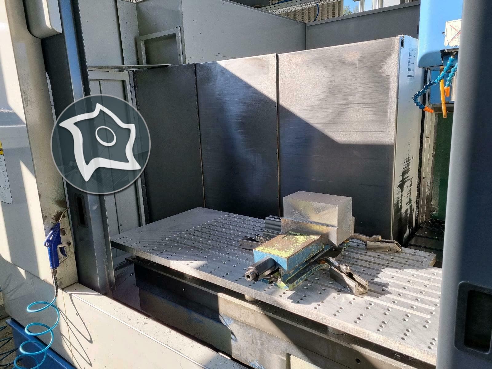 Вертикально-фрезерный станок с ЧПУ Mazak VTC 20 B-ID15949