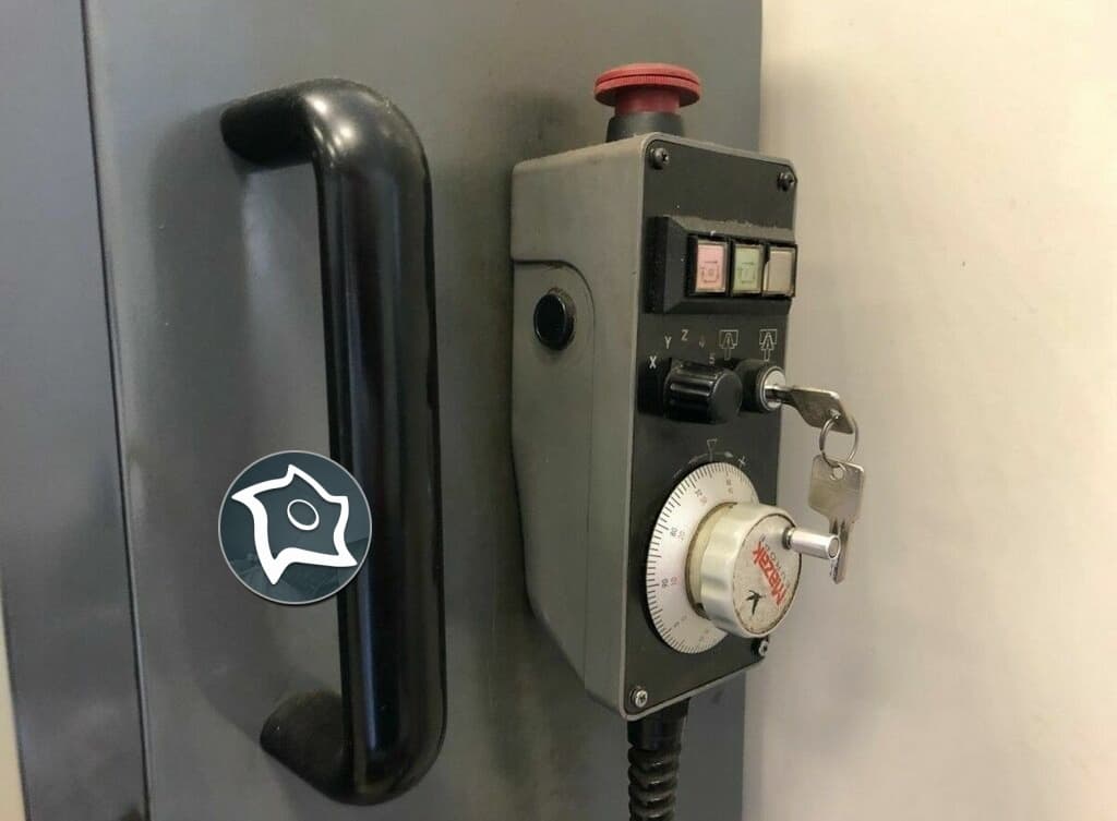 Вертикально-фрезерный станок с ЧПУ Mazak VTC 30 C-ID15694