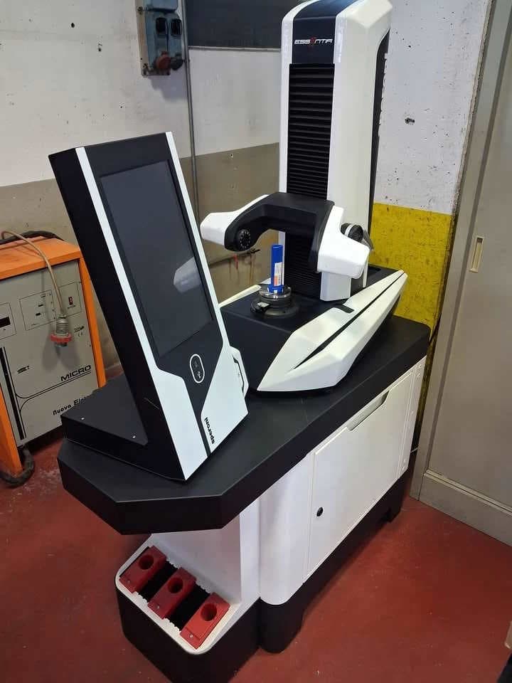 Вертикальный 5-осевой обрабатывающий центр Hardinge XR 600-ID17761