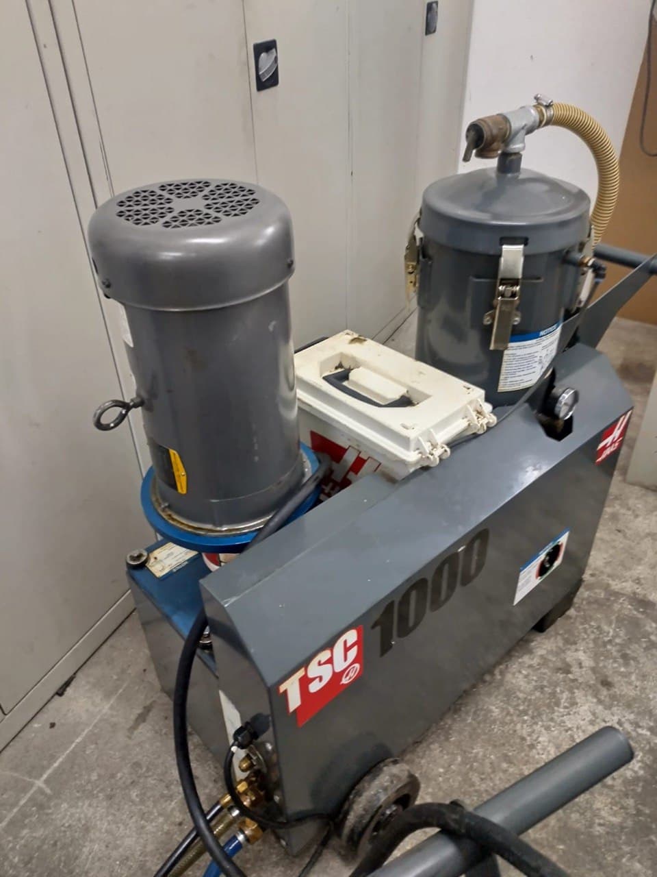 Вертикальный фрезерный обрабатывающий центр с ЧПУ + 4-я ось HAAS VF-2 + HRT-160-ID18018