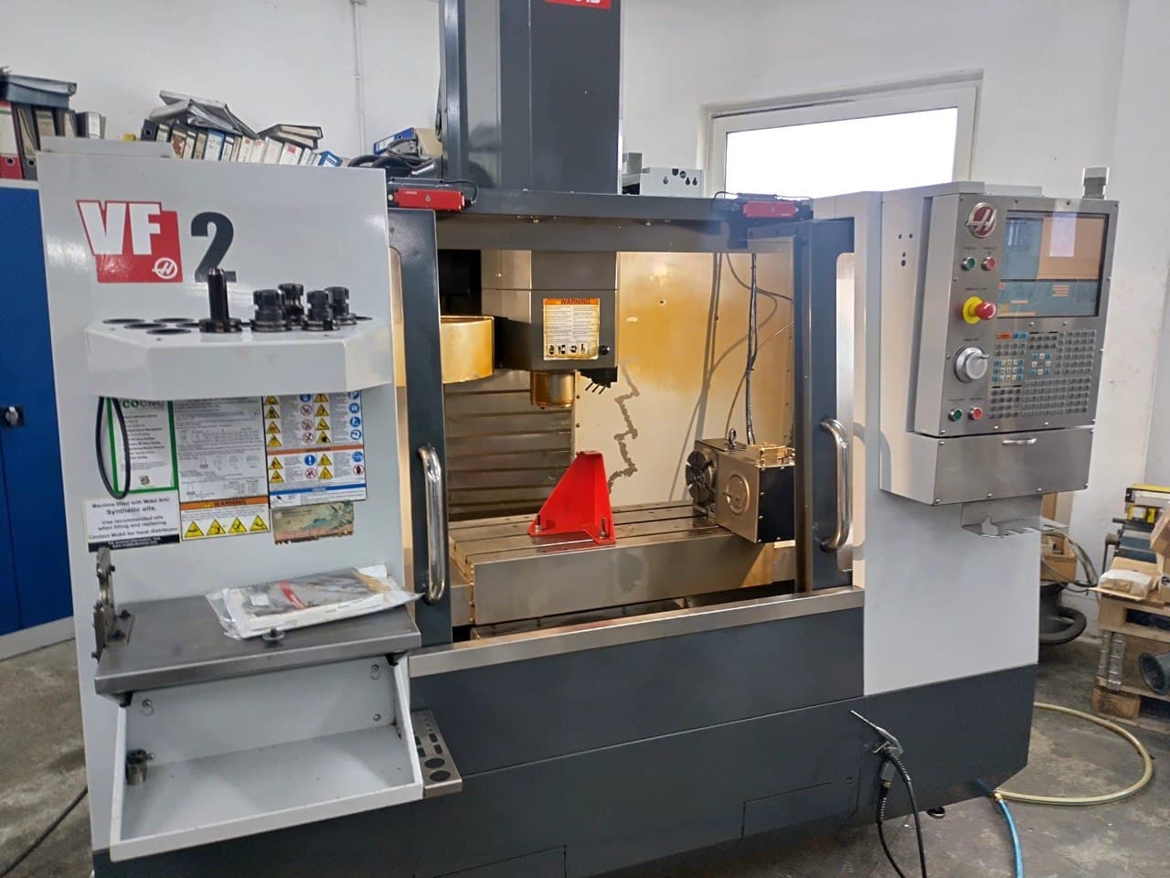 Вертикальный фрезерный обрабатывающий центр с ЧПУ + 4-я ось HAAS VF-2 + HRT-160-ID18018