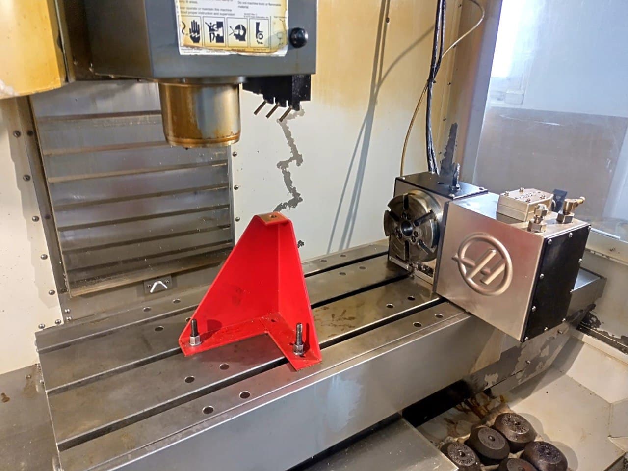 Вертикальный фрезерный обрабатывающий центр с ЧПУ + 4-я ось HAAS VF-2 + HRT-160-ID18018