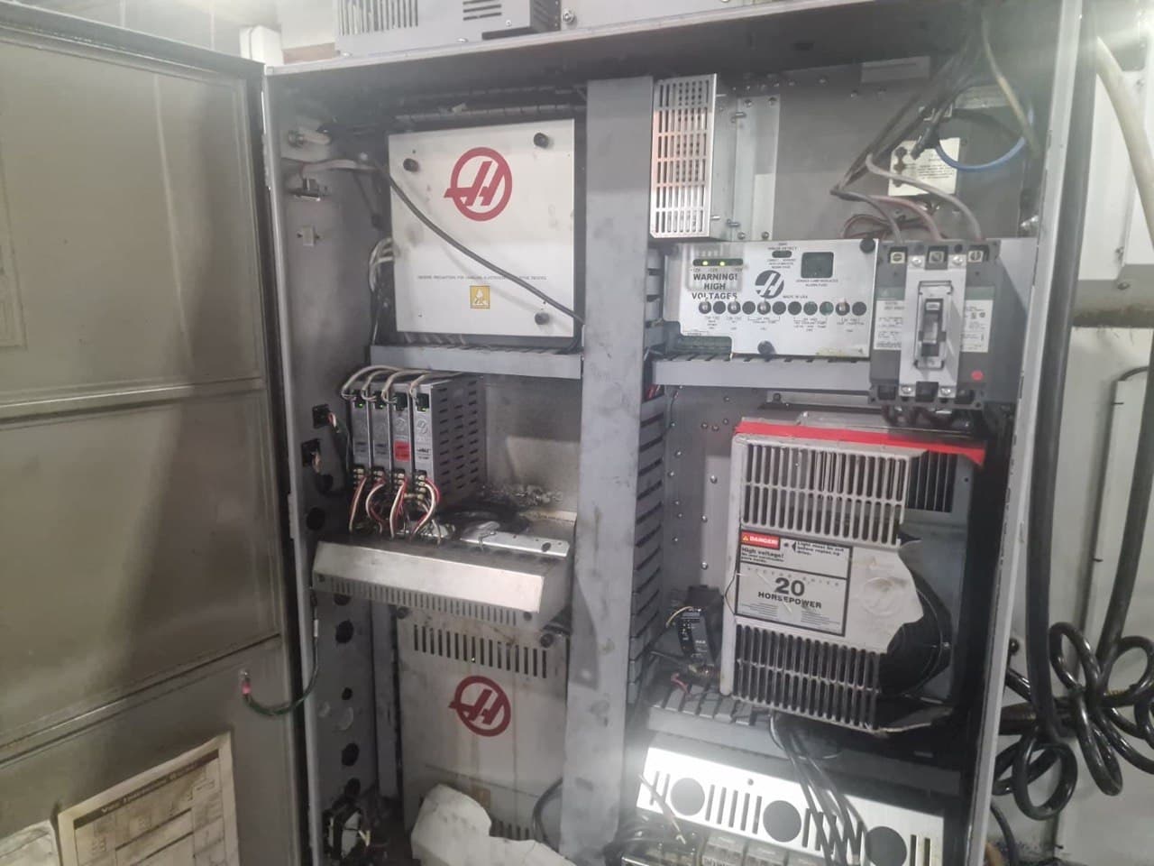 Вертикальный фрезерный обрабатывающий центр с ЧПУ HAAS VF-2 -ID17979