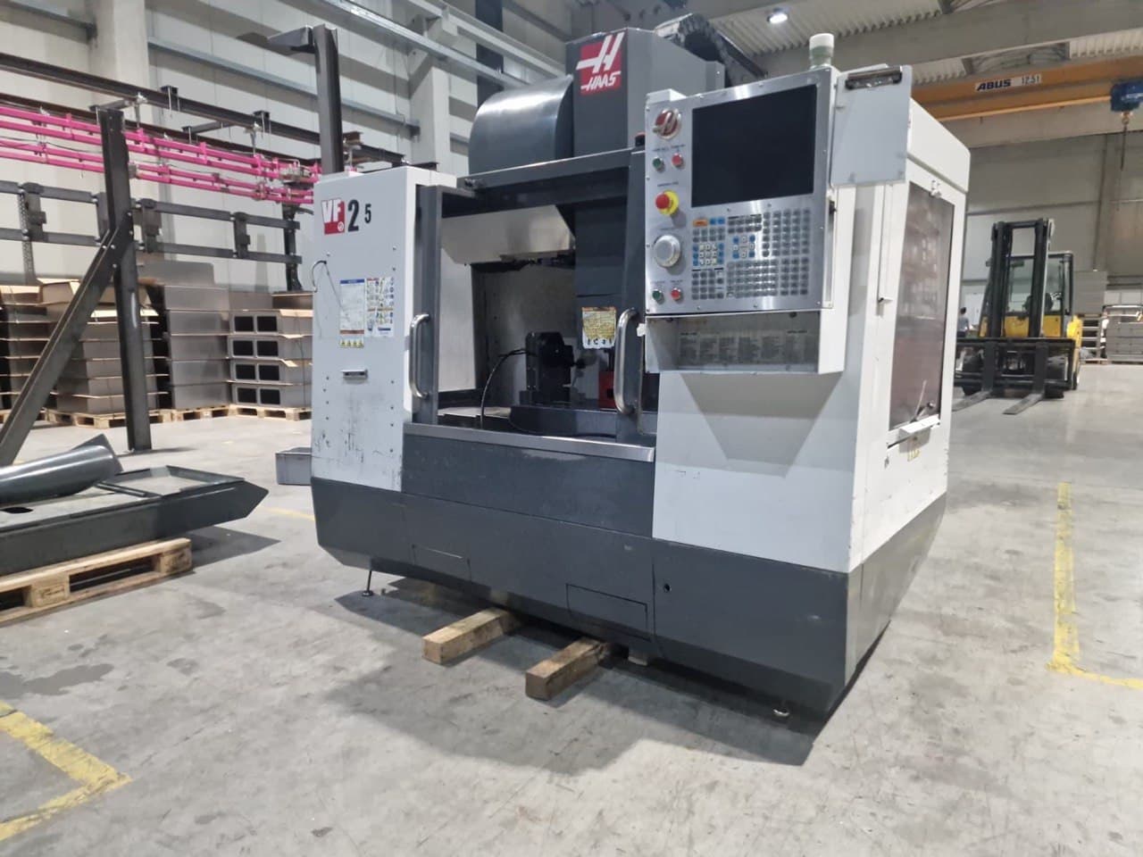 Вертикальный фрезерный обрабатывающий центр с ЧПУ HAAS VF-2 -ID17979
