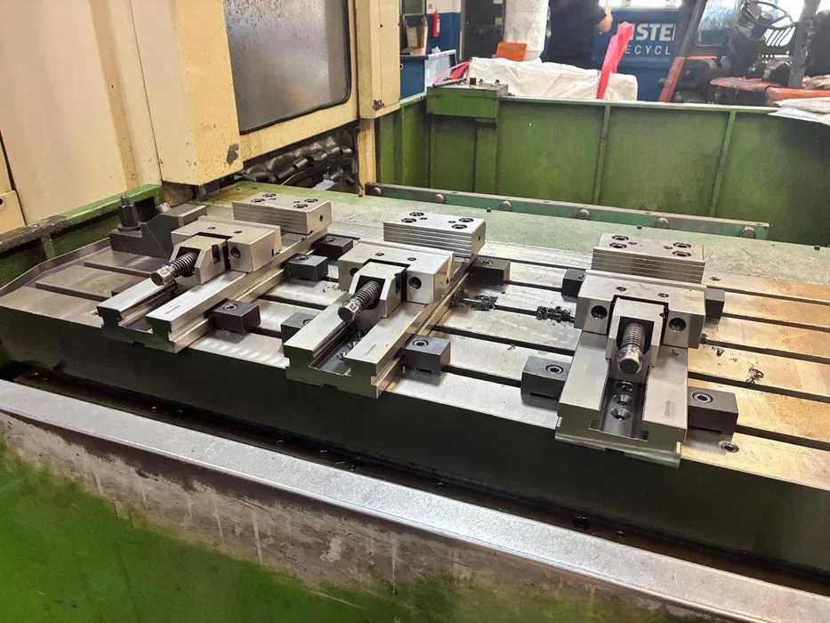 Вертикальный обрабатывающий центр MAZAK AJV-25/405-ID17799