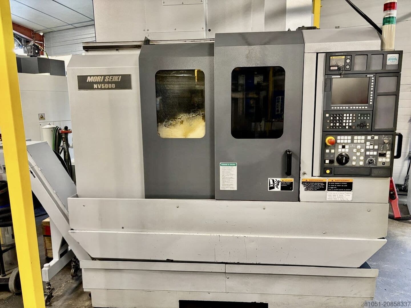 Вертикальный обрабатывающий центр Mori Seiki NV5000A-ID17658