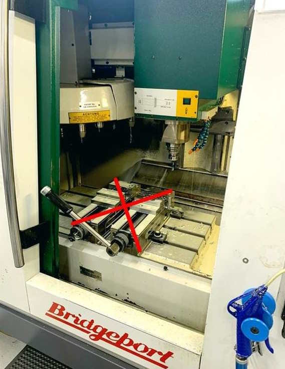 Вертикальный обрабатывающий центр с ЧПУ BRIDGEPORT VMC 600-ID17448