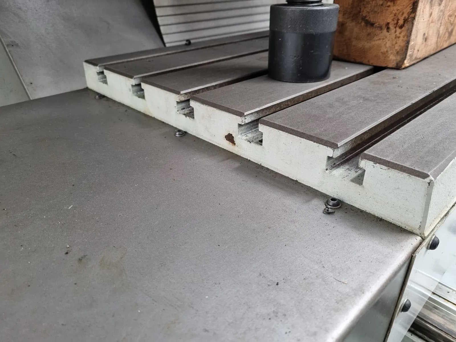 Вертикальный обрабатывающий центр с ЧПУ CINCINNATI ARROW 750 N — 2003 г.-ID17319