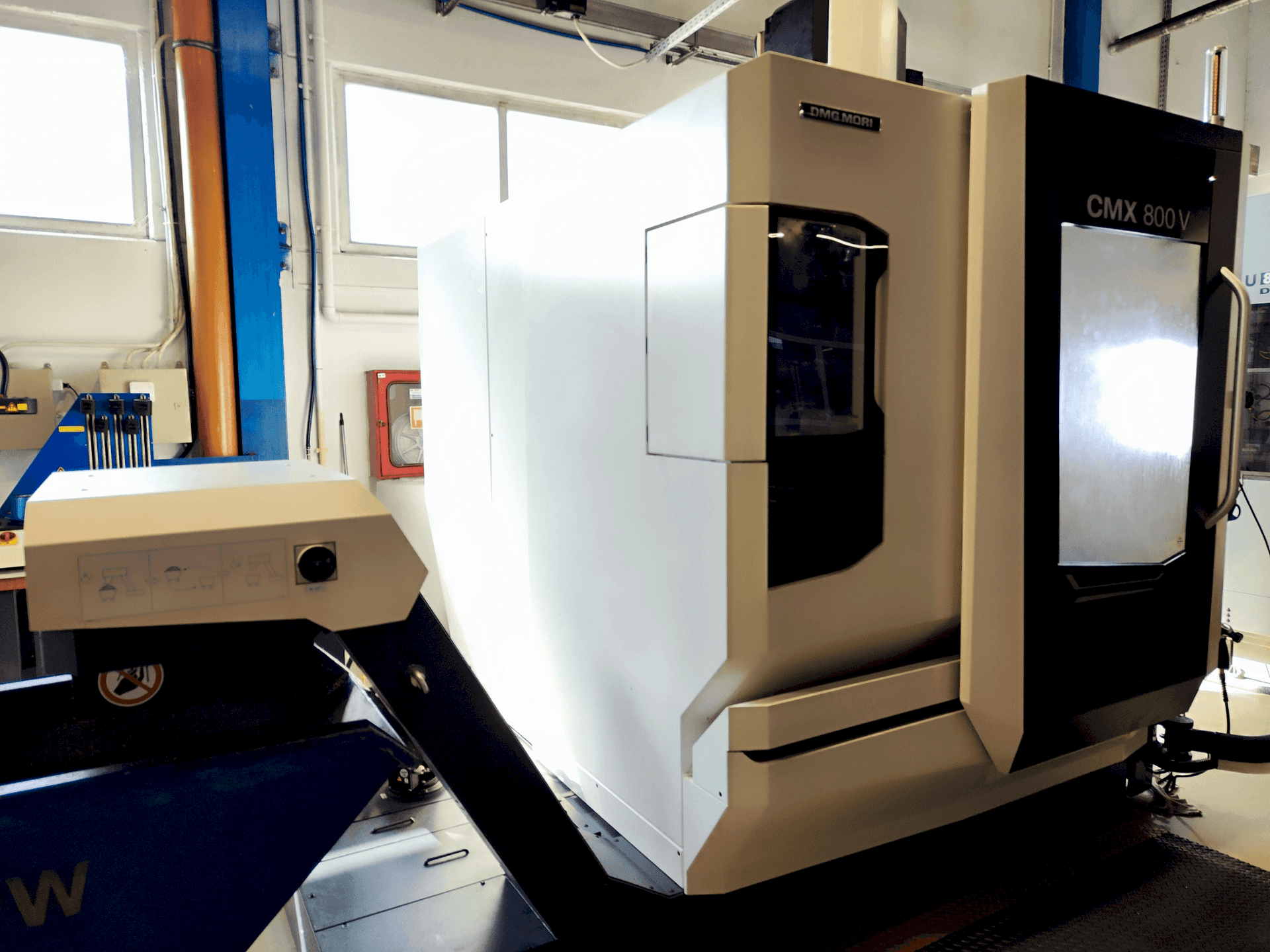 Вертикальный обрабатывающий центр с ЧПУ DMG MORI CMX 800 V-ID17033