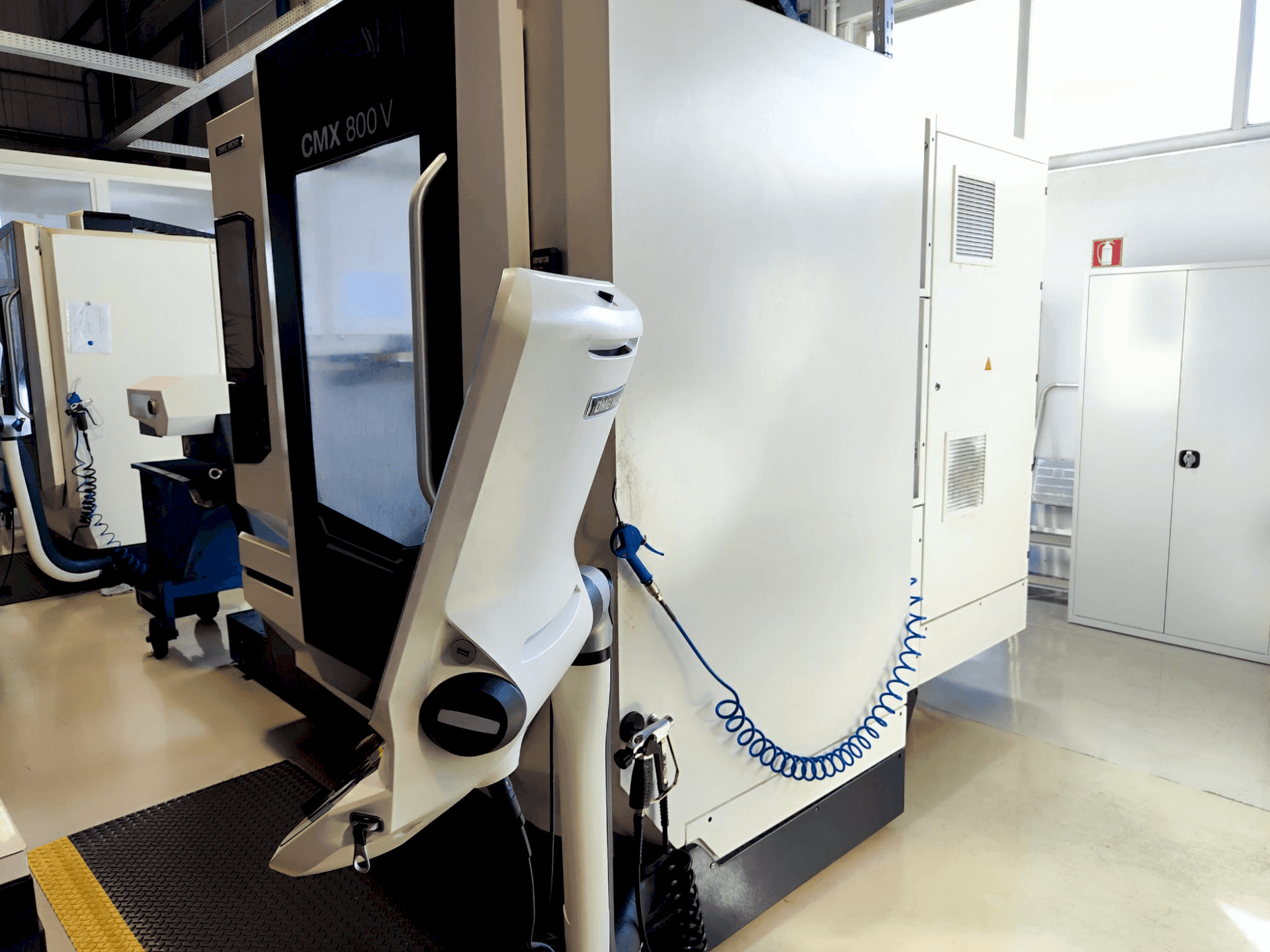 Вертикальный обрабатывающий центр с ЧПУ DMG MORI CMX 800 V-ID17033