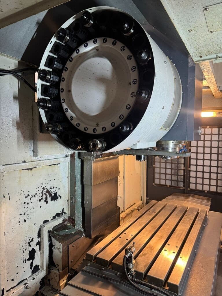 Вертикальный обрабатывающий центр с ЧПУ Feeler QM-40SA-ID17945