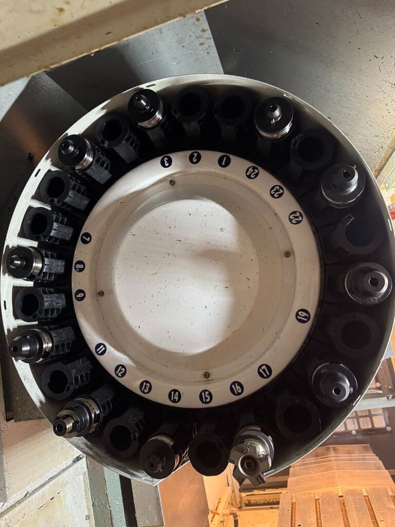 Вертикальный обрабатывающий центр с ЧПУ Feeler QM-40SA-ID17945