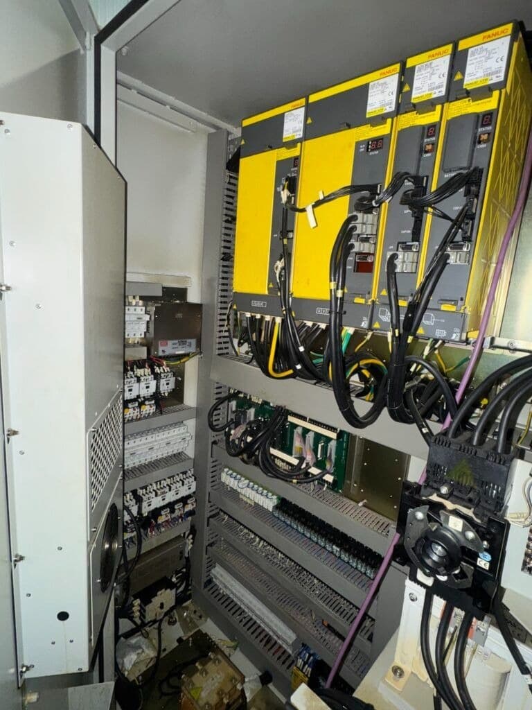 Вертикальный обрабатывающий центр с ЧПУ Feeler QM-40SA-ID17945