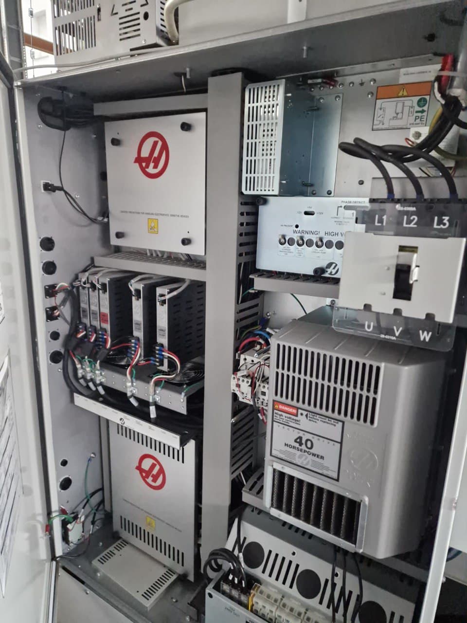 Вертикальный обрабатывающий центр с ЧПУ HAAS VF-2SS-ID17871