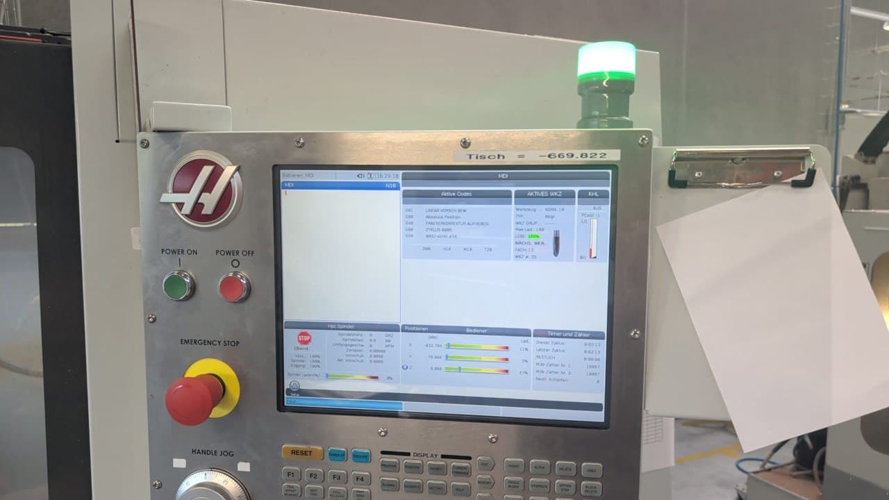 Вертикальный обрабатывающий центр с ЧПУ HAAS VF-5XT-ID17984