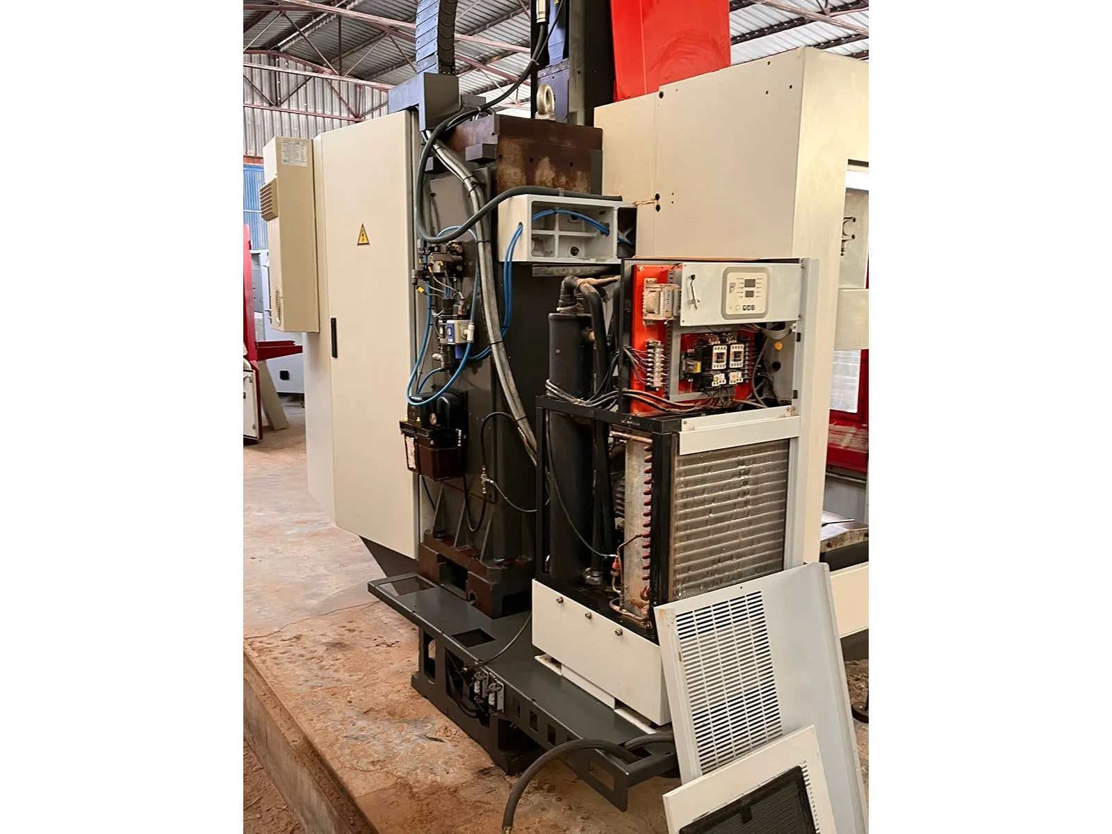 Вертикальный обрабатывающий центр с ЧПУ KONDIA A 6 CNC-ID17317