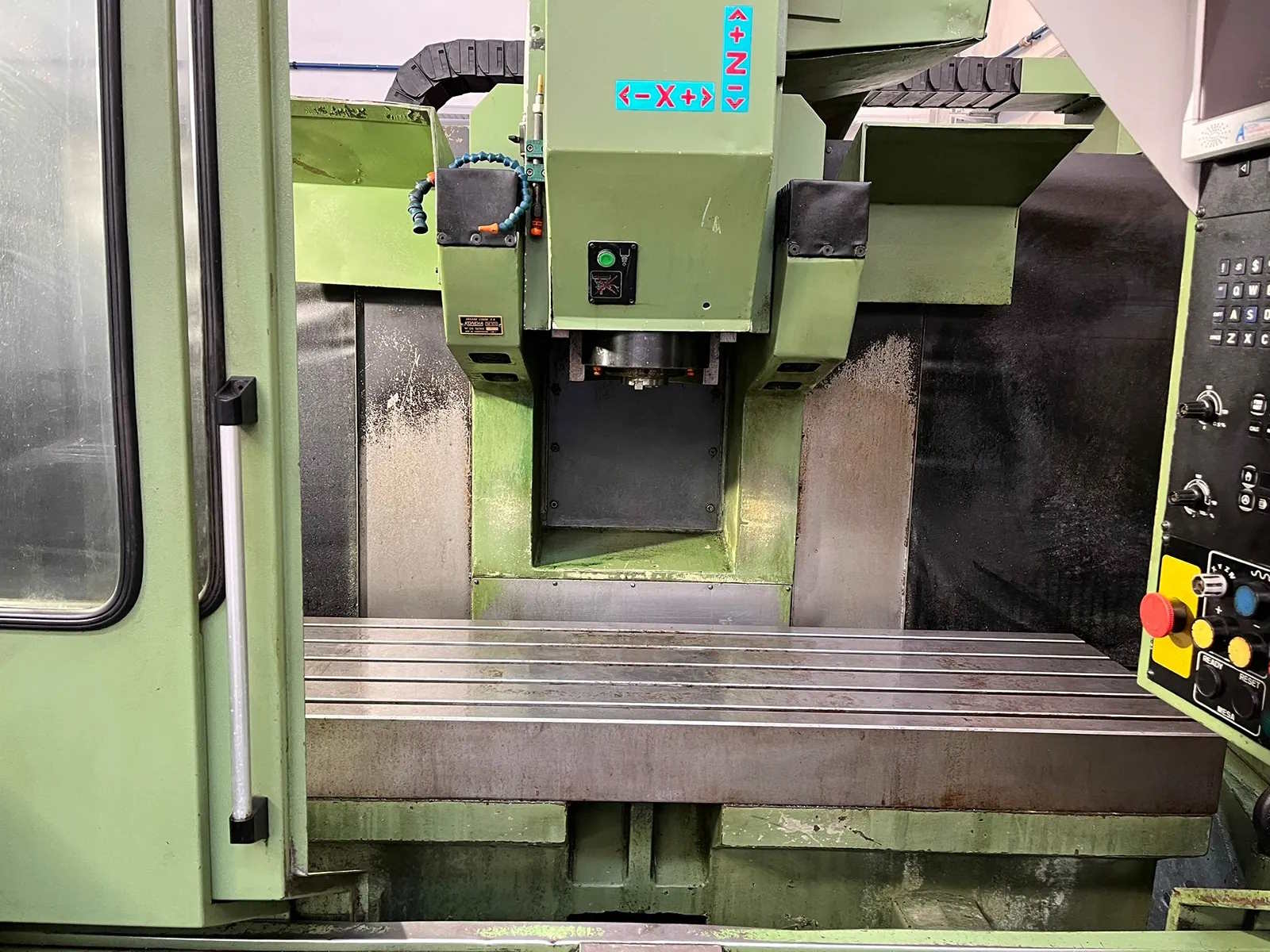 Вертикальный обрабатывающий центр с ЧПУ KONDIA CM 1650 CNC-ID17316