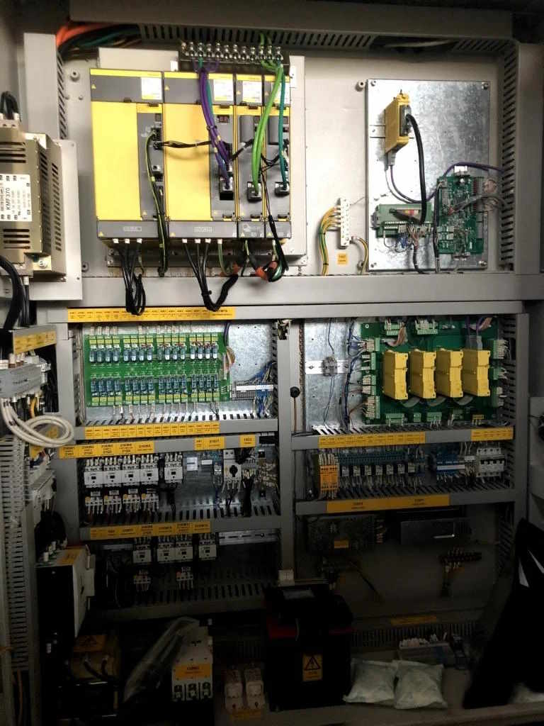 Високопродуктивний вертикальний обробний центр з ЧПУ Bridgeport XR 1000-ID17052