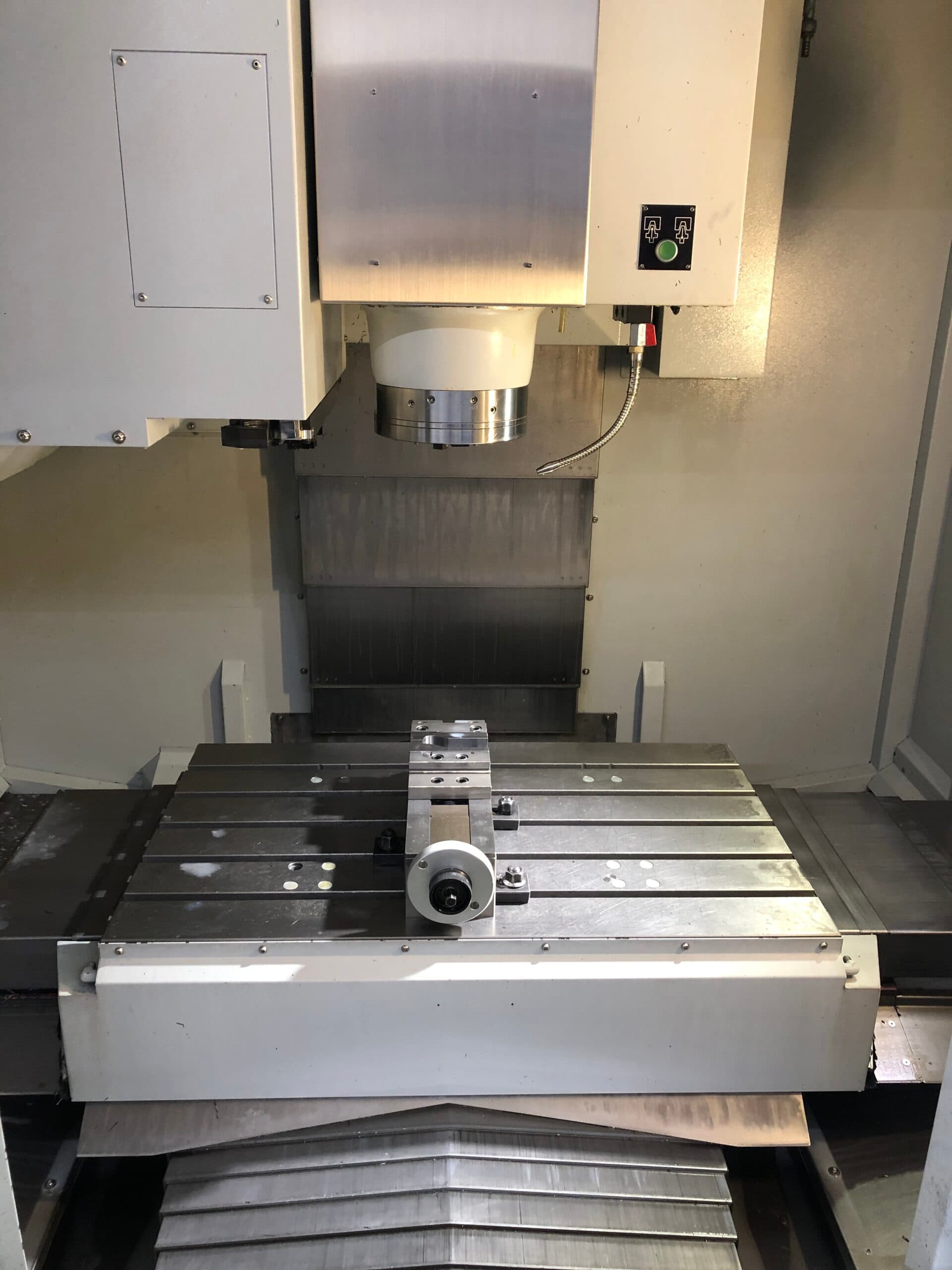 Високопродуктивний вертикальний обробний центр з ЧПУ Bridgeport XR 760-ID17051