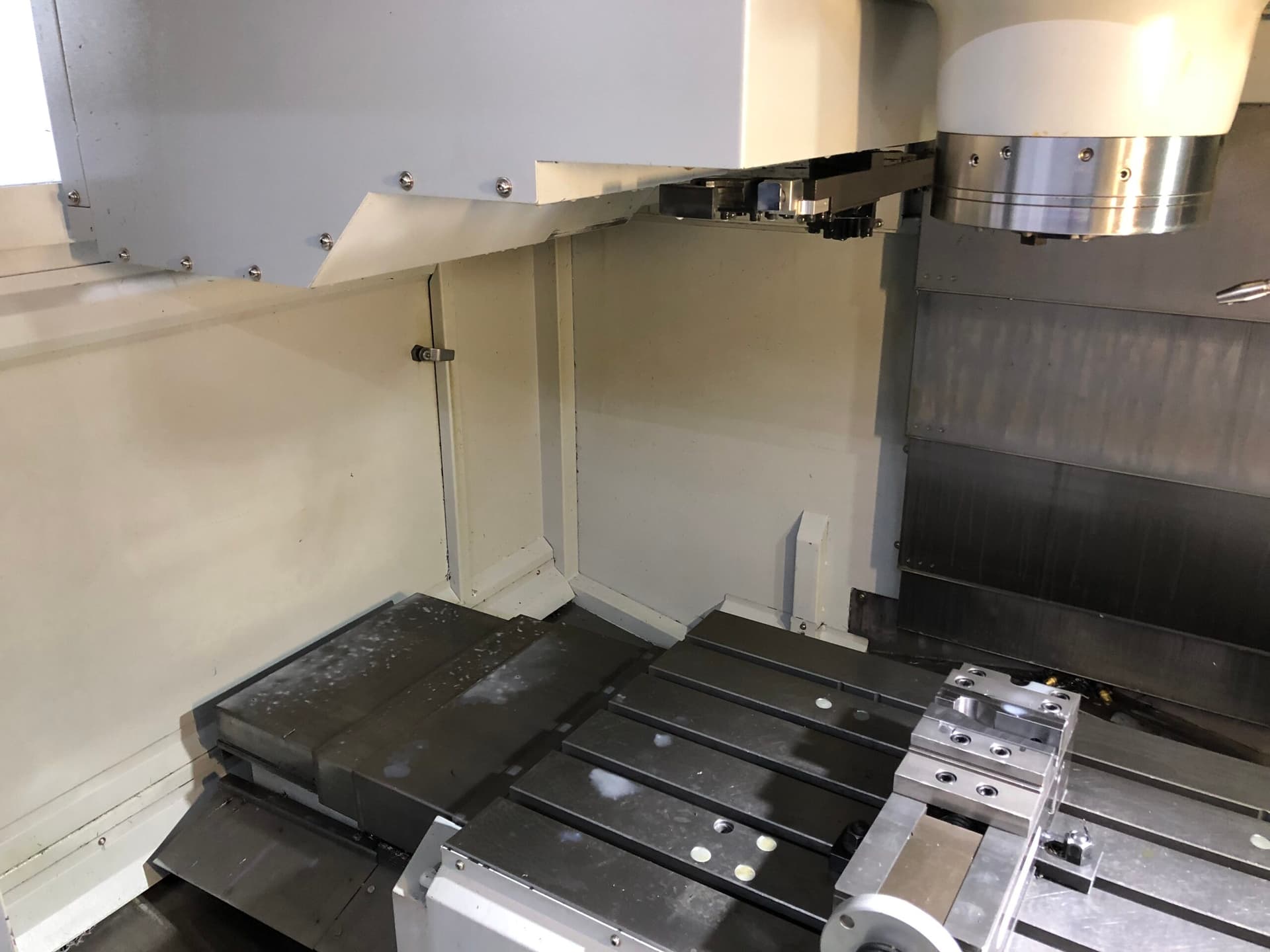 Високопродуктивний вертикальний обробний центр з ЧПУ Bridgeport XR 760-ID17051