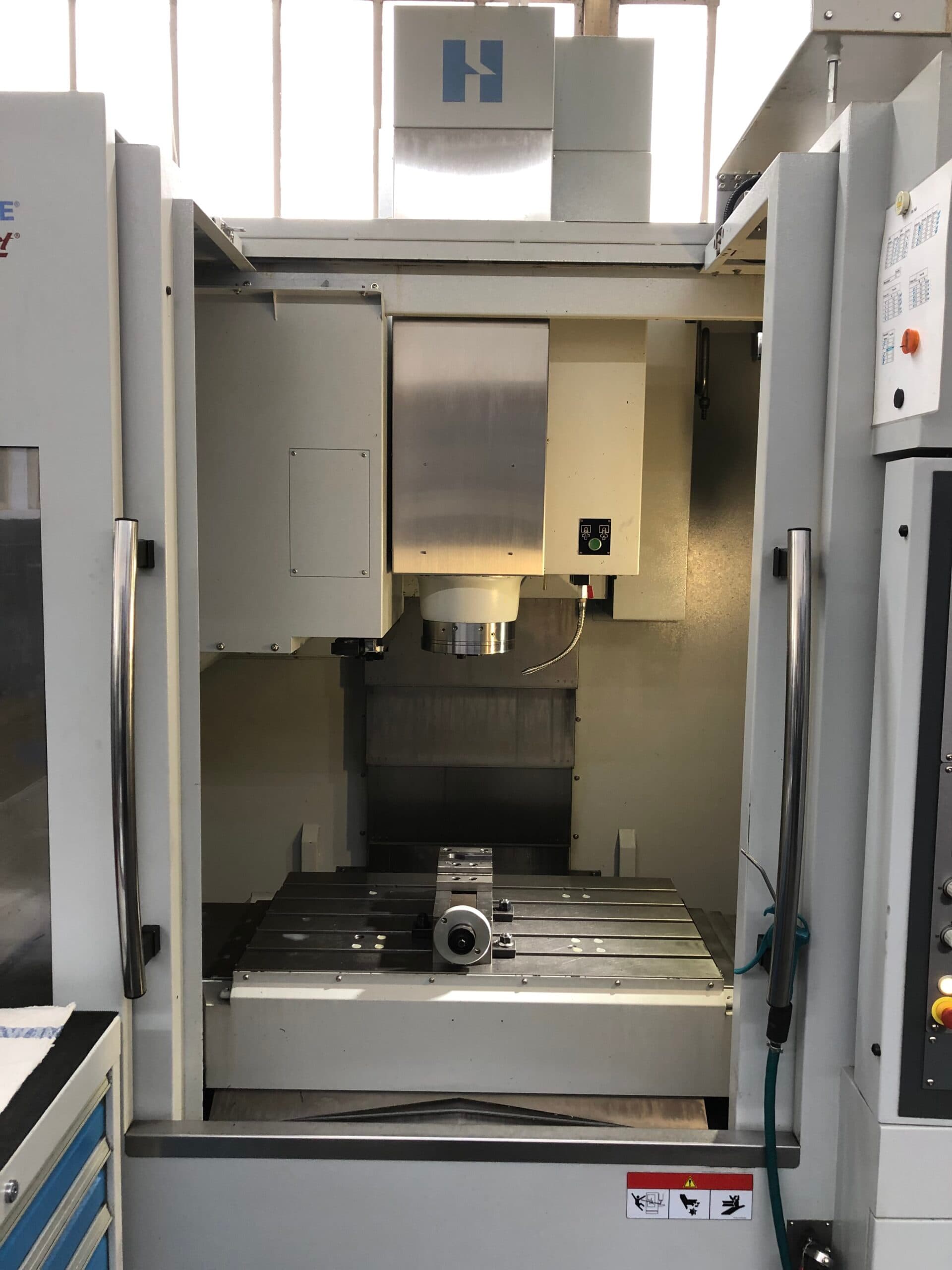 Високопродуктивний вертикальний обробний центр з ЧПУ Bridgeport XR 760-ID17051