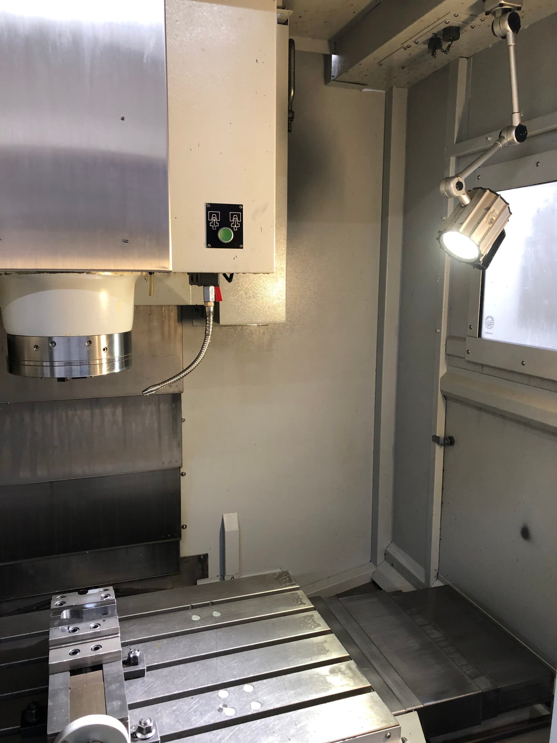 Високопродуктивний вертикальний обробний центр з ЧПУ Bridgeport XR 760-ID17051